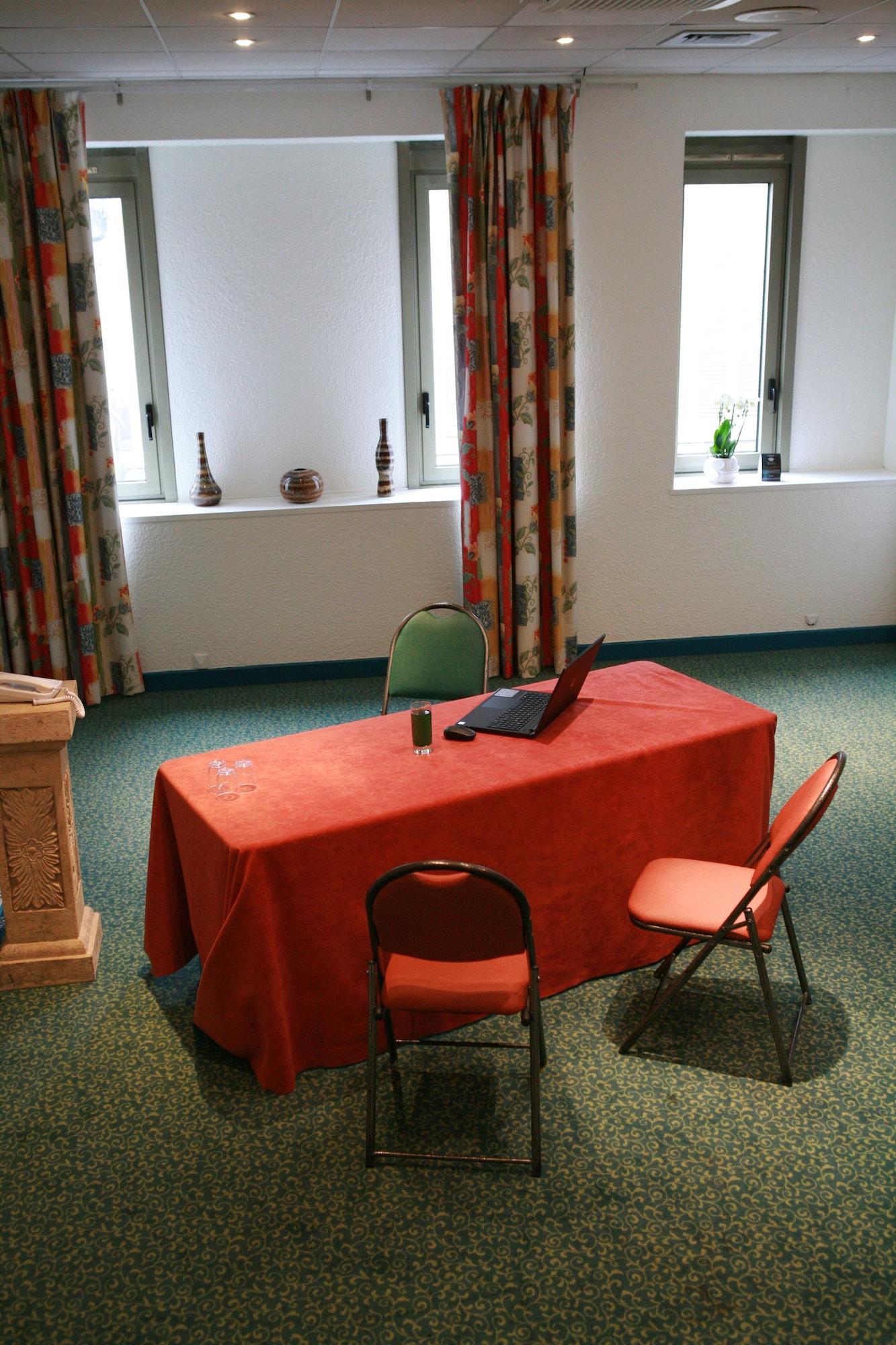 Ibis Châteauroux Buitenkant foto