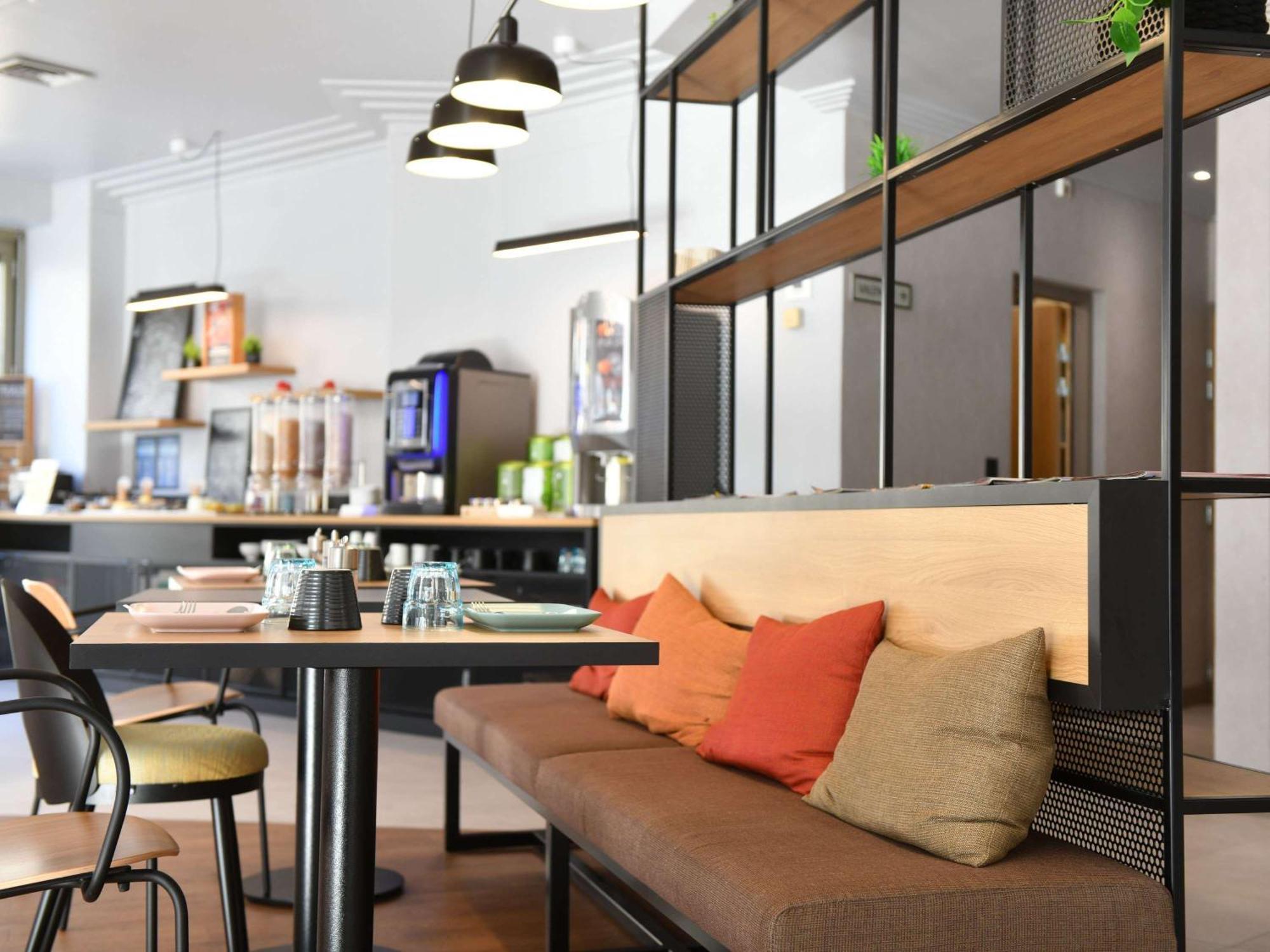 Ibis Châteauroux Buitenkant foto