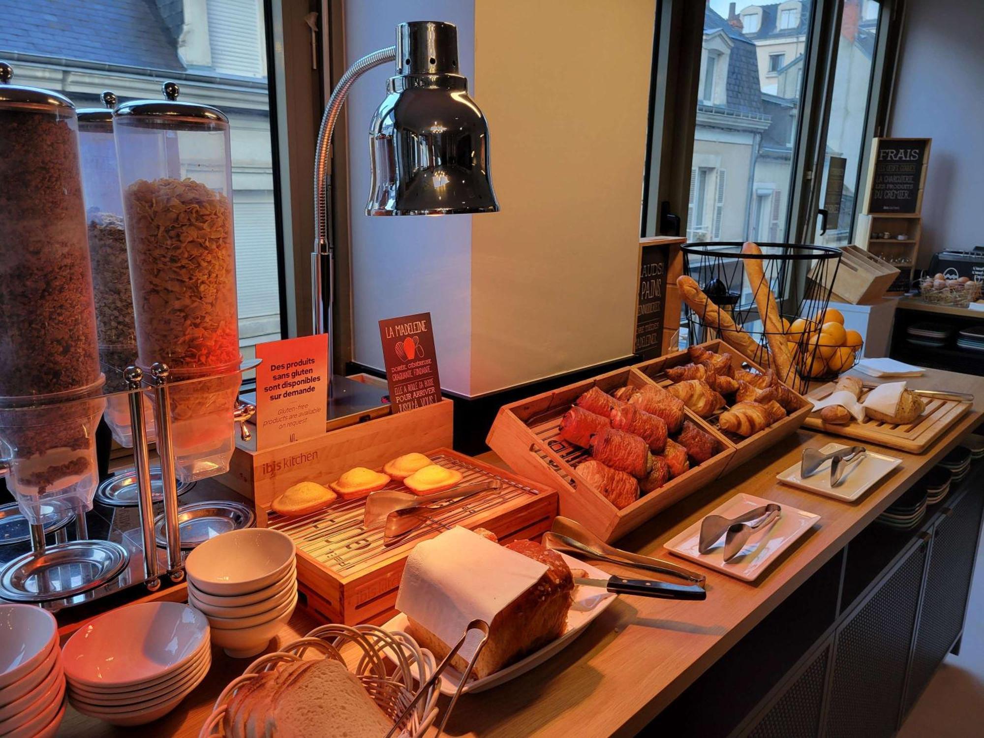 Ibis Châteauroux Buitenkant foto